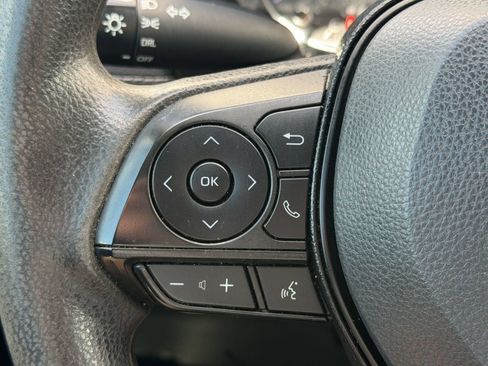 Used 2020 Toyota RAV4 LE FWD image 17