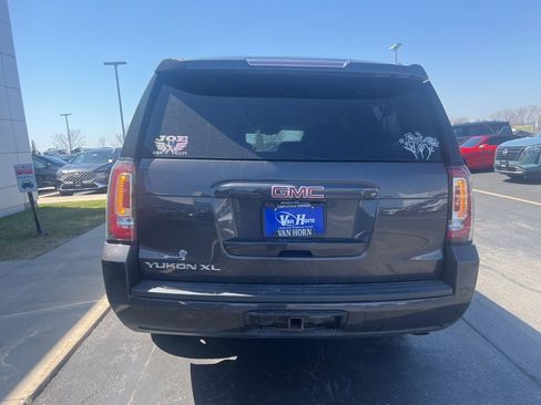 Used 2017 GMC Yukon XL SLT w/ Premium Edition AWD/4WD image 5
