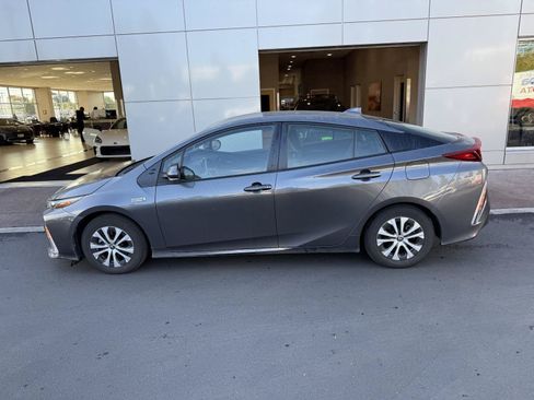 Used 2022 Toyota Prius Prime XLE FWD image 2