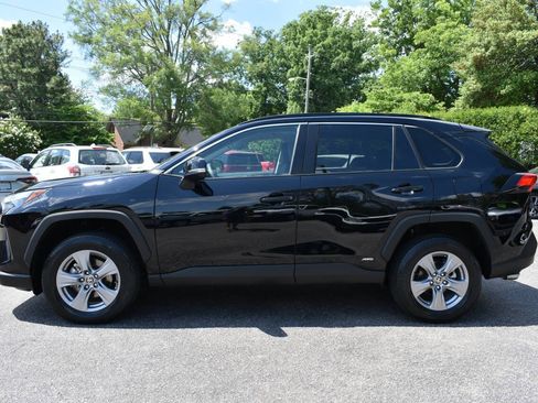 Used 2023 Toyota RAV4 XLE AWD/4WD image 4