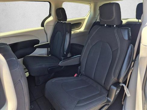 Used 2022 Chrysler Voyager LX FWD image 23