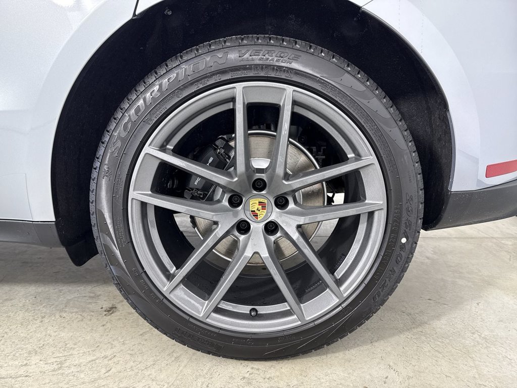 Certified 2026 Porsche Macan Turbo AWD/4WD image 14