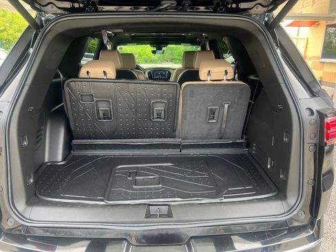 Used 2023 Chevrolet Traverse Premier w/ LPO, Floor Liner Package AWD/4WD image 12