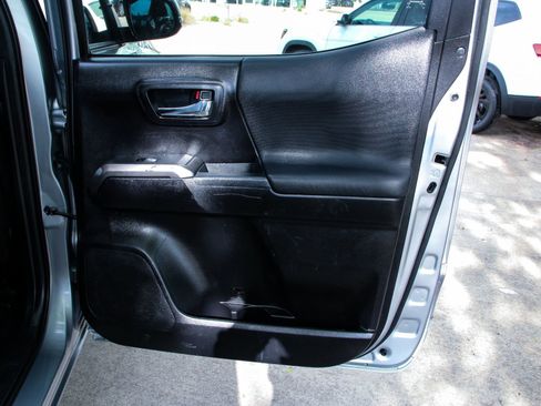 Used 2021 Toyota Tacoma TRD Off-Road w/ Technology Package AWD/4WD image 34