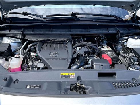 Used 2023 Toyota Highlander L FWD image 9