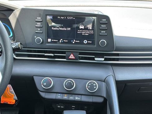 Used 2025 Hyundai Elantra SE FWD image 23