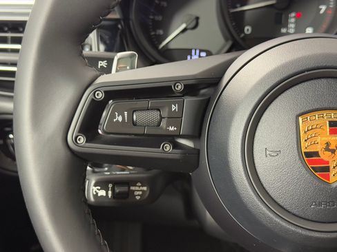 Certified 2026 Porsche Macan AWD/4WD image 17
