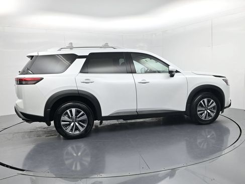 Used 2025 Nissan Pathfinder SL w/ Black Appearance Package AWD/4WD image 8