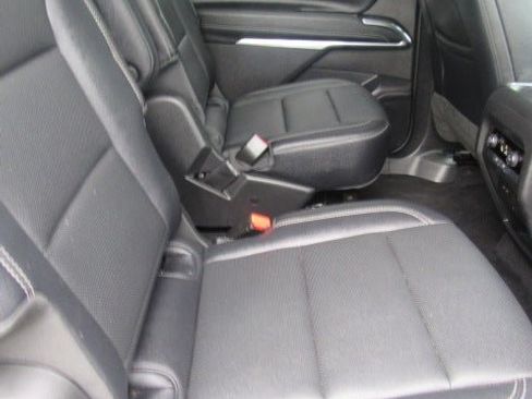 Used 2025 Chevrolet Traverse LT FWD image 11