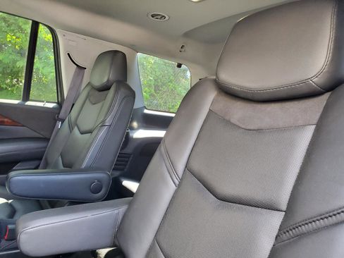 Used 2016 Cadillac Escalade Luxury AWD/4WD image 15