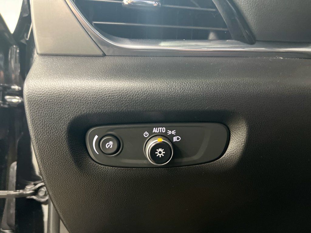 Used 2022 Chevrolet Traverse LT w/ LPO, Floor Liner Package AWD/4WD image 18