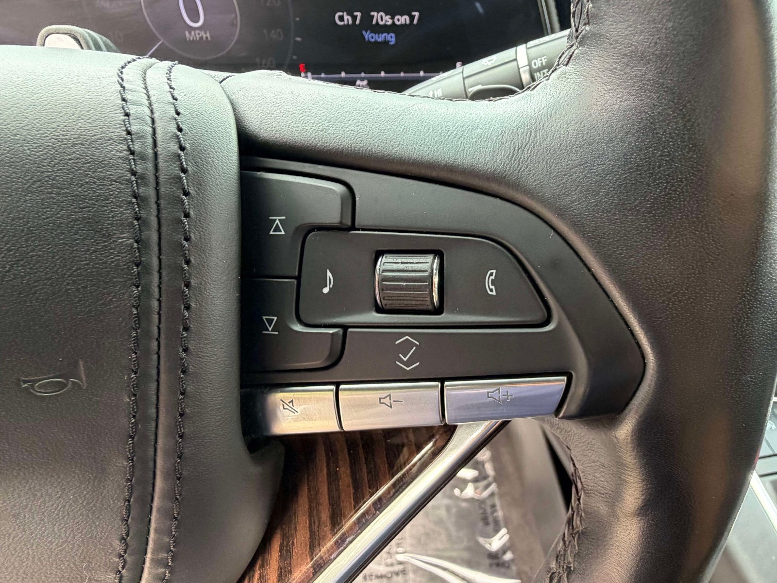 Used 2023 Cadillac Escalade Sport Platinum w/ LPO, ONYX Package AWD/4WD image 13