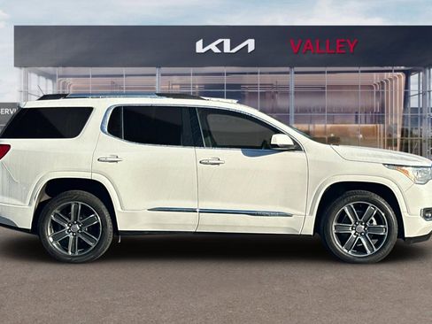 Used 2019 GMC Acadia Denali image 3