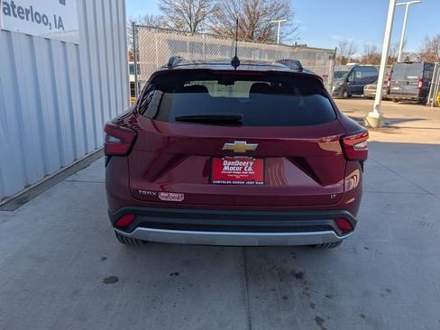 Used 2025 Chevrolet Trax LT w/ LT Convenience Package image 22