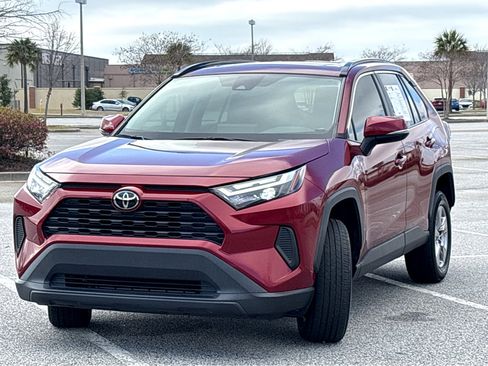Used 2022 Toyota RAV4 XLE w/ Convenience Package image 3