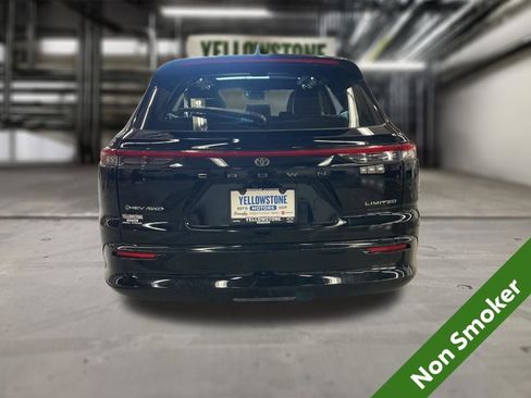 Used 2025 Toyota Crown Signia image 3