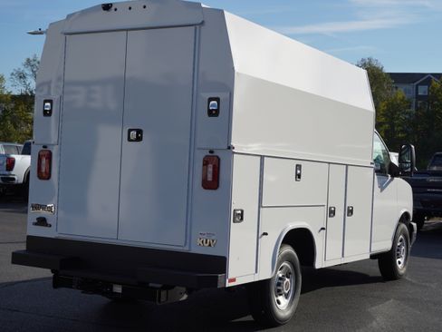 New 2025 GMC Savana 3500 w/ Power Convenience Package image 7