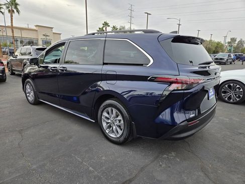 Used 2024 Toyota Sienna LE image 4