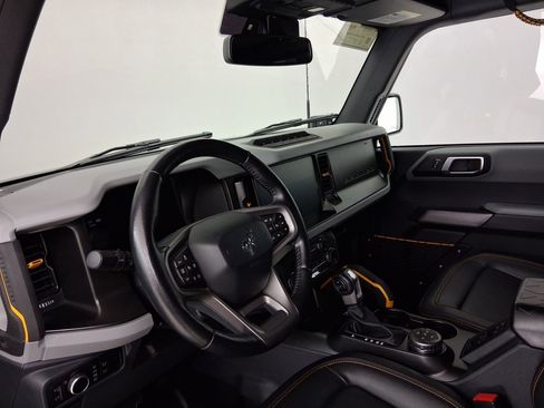 Used 2023 Ford Bronco Badlands image 2