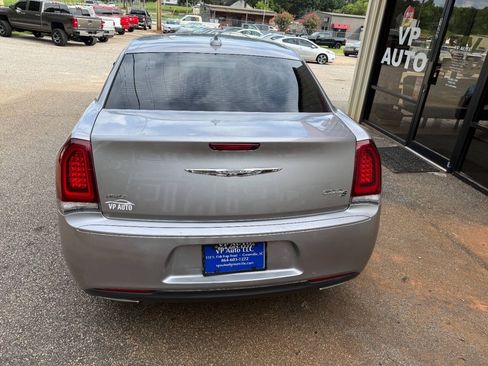 Used 2018 Chrysler 300 S AWD/4WD image 5