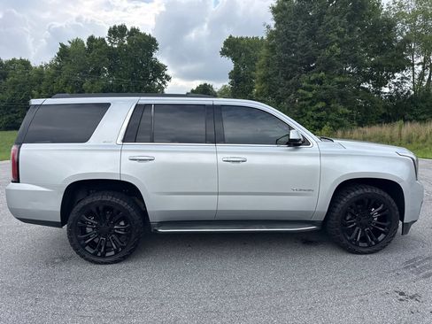 Used 2017 GMC Yukon SLT AWD/4WD image 6