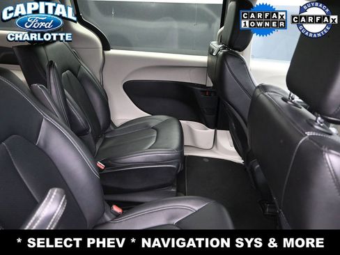 Used 2024 Chrysler Pacifica Select image 12