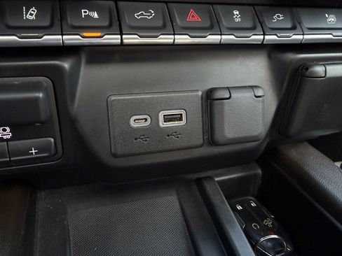 Used 2022 GMC Sierra 3500 Denali w/ Denali Ultimate Package image 17