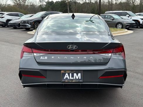New 2026 Hyundai Elantra SE image 6