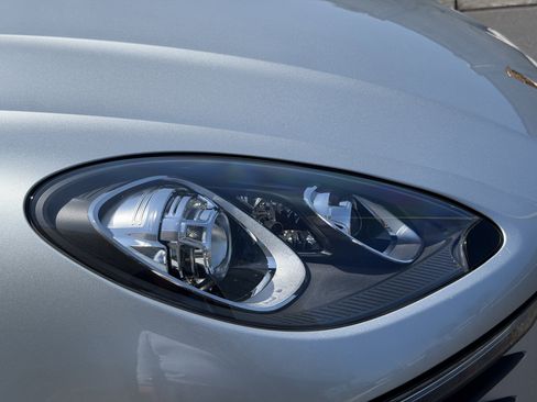 Certified 2018 Porsche Macan AWD/4WD image 12