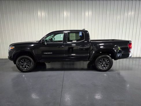 Used 2023 Toyota Tacoma SR5 AWD/4WD image 4