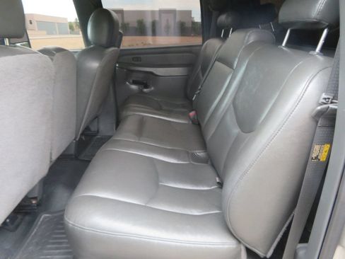 Used 2006 Chevrolet Silverado 2500 W/T w/ Heavy-Duty Power Package RWD image 26