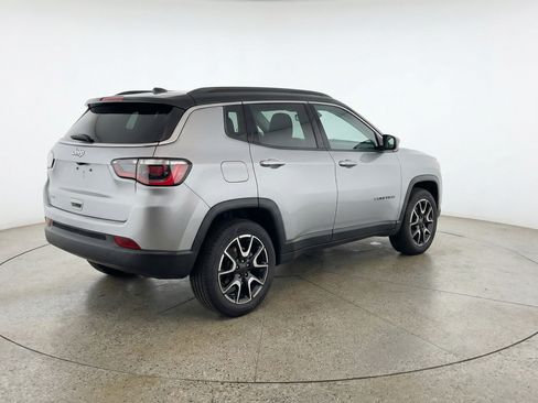 Used 2025 Jeep Compass Trailhawk AWD/4WD image 9
