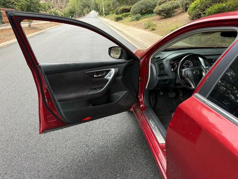 Used 2013 Nissan Altima 3.5 SV image 11