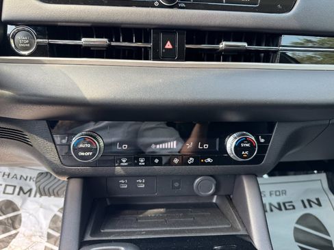 Used 2025 Mitsubishi Outlander SE FWD image 16
