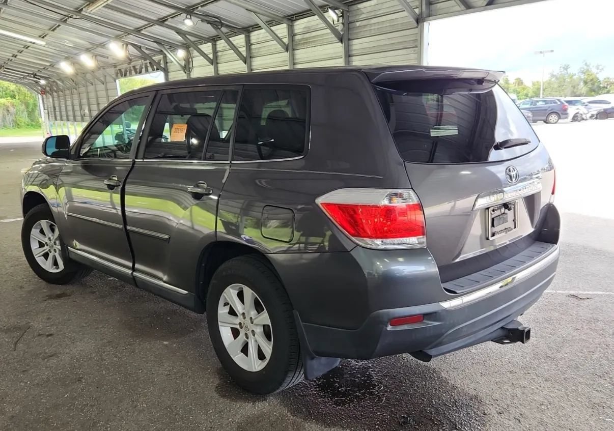 Used 2013 Toyota Highlander FWD image 4