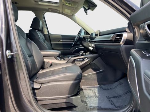 Used 2025 Kia Telluride S FWD image 17