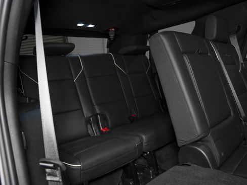 Used 2023 Cadillac Escalade Premium Luxury image 31