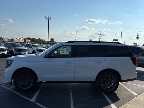 New 2025 Ford Expedition Platinum w/ Stealth Performance Package image 6