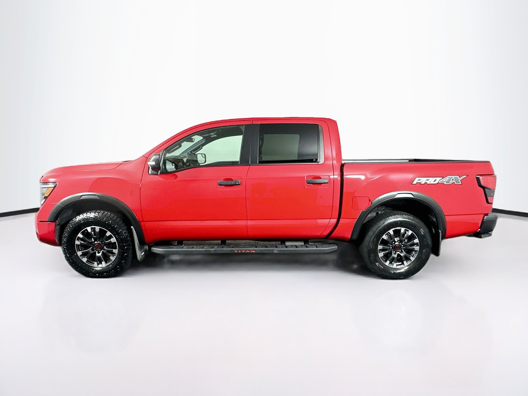 Used 2023 Nissan Titan PRO-4X w/ Pro-4x Convenience Package AWD/4WD image 4