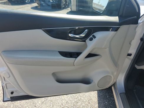 Used 2019 Nissan Rogue Sport SL w/ Premium Package FWD image 25