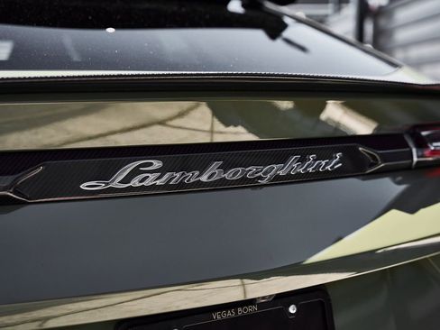 Used 2023 Lamborghini Urus Performante AWD/4WD image 18