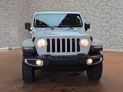 Used 2023 Jeep Gladiator Overland image 3