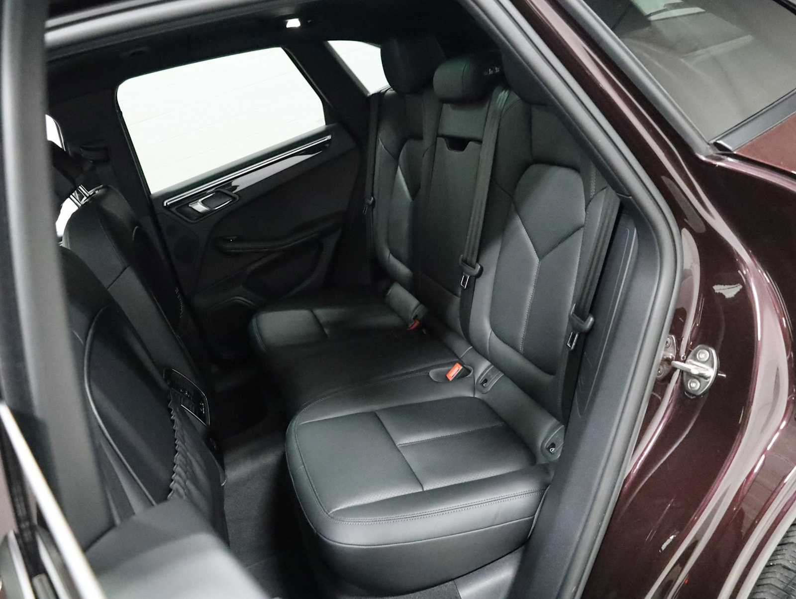 Certified 2023 Porsche Macan Turbo AWD/4WD image 36