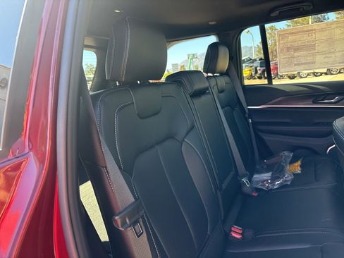 New 2026 Jeep Grand Cherokee Limited w/ Limited Altitude Package AWD/4WD image 22