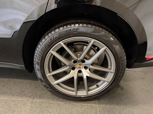 Certified 2026 Porsche Macan AWD/4WD image 11