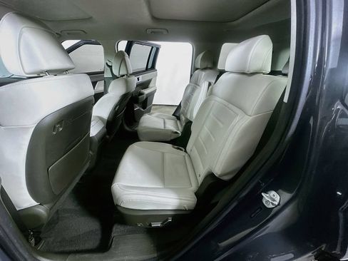 Used 2024 Hyundai Santa Fe Calligraphy AWD/4WD image 15