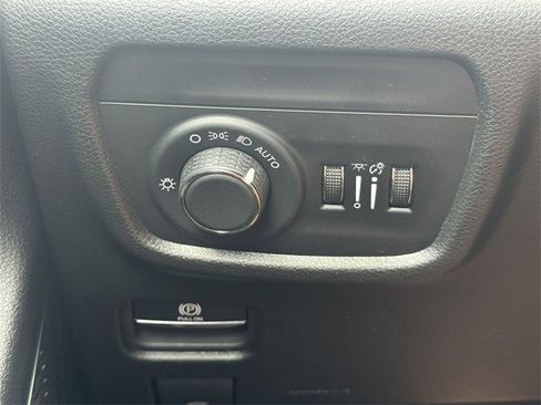 Used 2024 Jeep Grand Cherokee L Laredo image 30