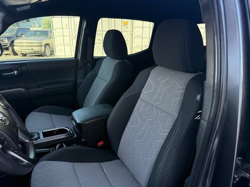 Used 2022 Toyota Tacoma TRD Sport w/ Technology Package AWD/4WD image 23