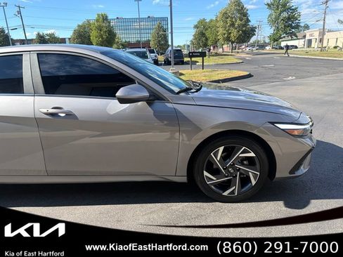 Used 2024 Hyundai Elantra SEL w/ Convenience Package FWD image 6