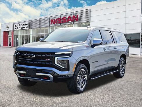 Used 2025 Chevrolet Suburban Z71 image 8